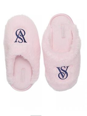 VICTORIA'S SECRET
Luxe Plush Closed-Toe Slippers